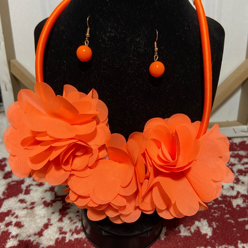 Orange Fabric Flower, Necklace with color matching, pierced earrings.